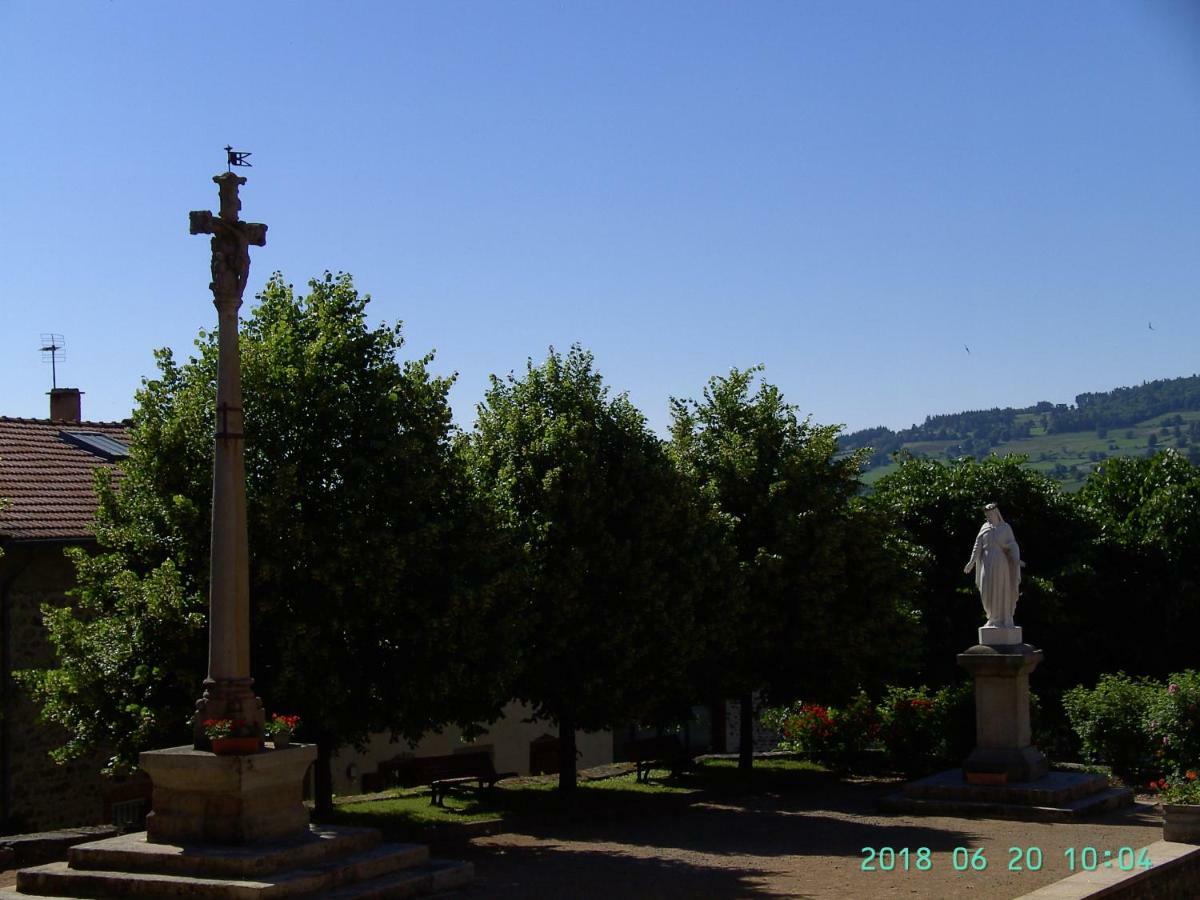 Bed and Breakfast La Fontaine Saint-Georges-en-Couzan Екстер'єр фото