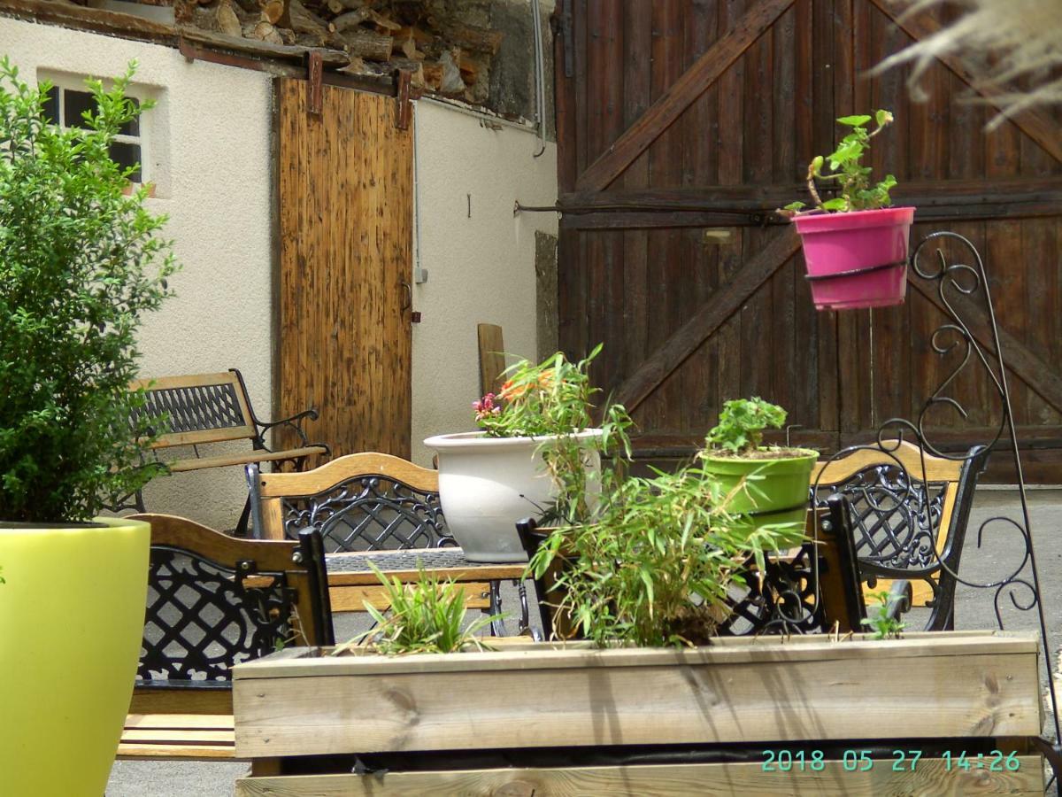 Bed and Breakfast La Fontaine Saint-Georges-en-Couzan Екстер'єр фото